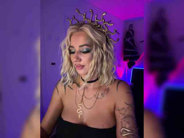 -AmazingBlonde-