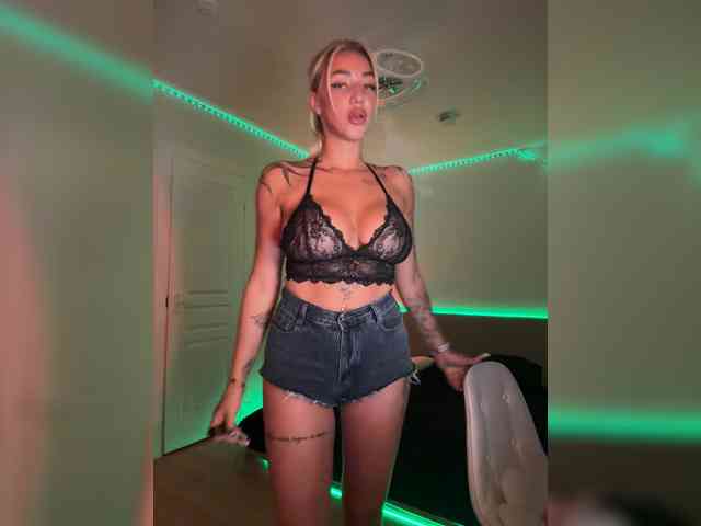 -AmazingBlonde- webcam