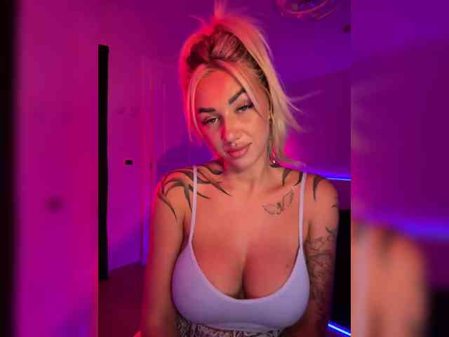 -AmazingBlonde- webcam
