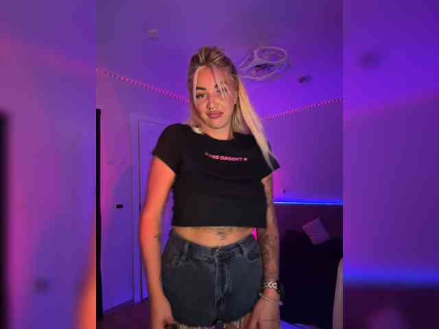 -AmazingBlonde- webcam