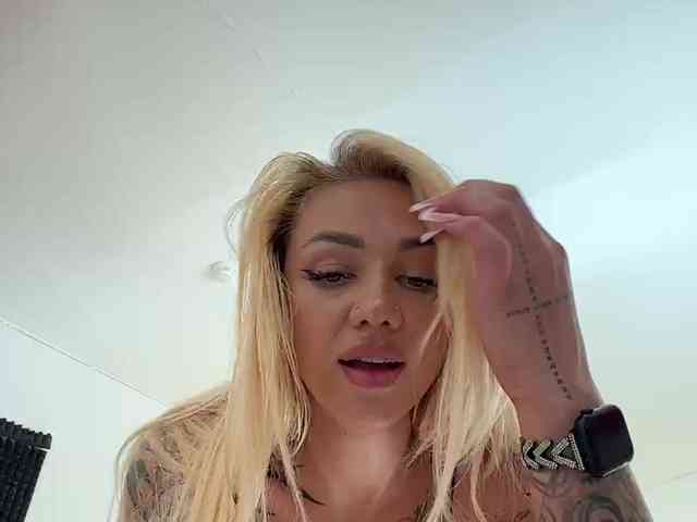 -AmazingBlonde- webcam