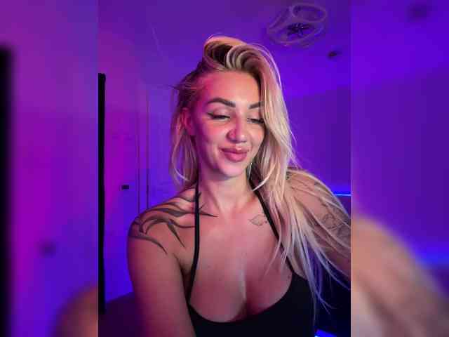 -AmazingBlonde- webcam