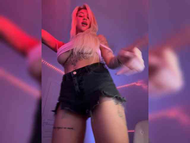 -AmazingBlonde- webcam