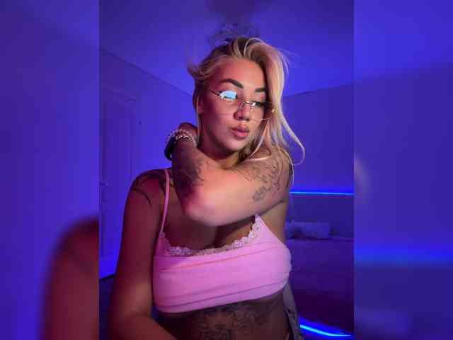 -AmazingBlonde- webcam