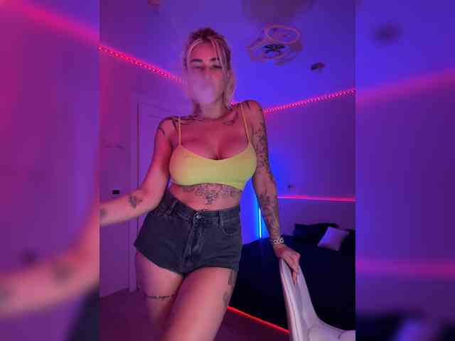 -AmazingBlonde- webcam