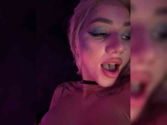 -AmazingBlonde-