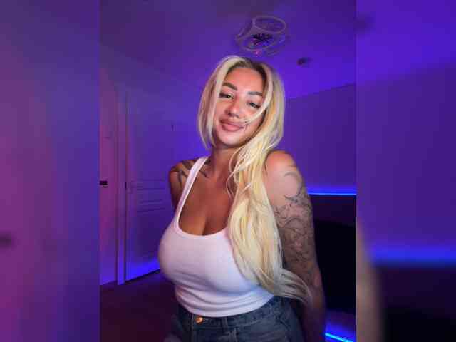 Model: -AmazingBlonde-