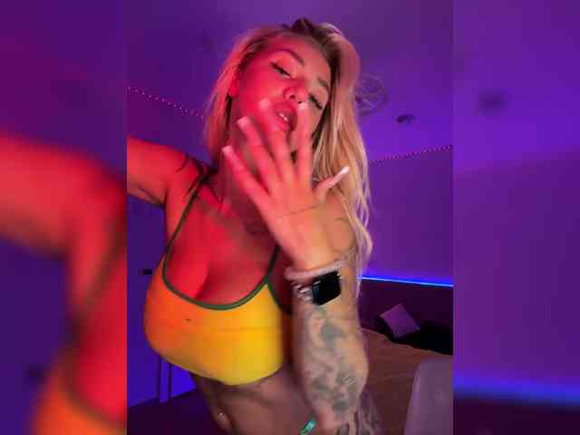 -AmazingBlonde- webcam