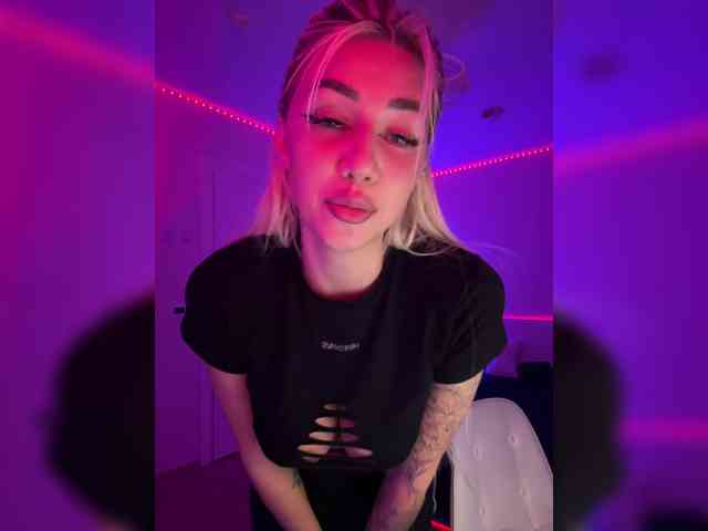 -AmazingBlonde- webcam