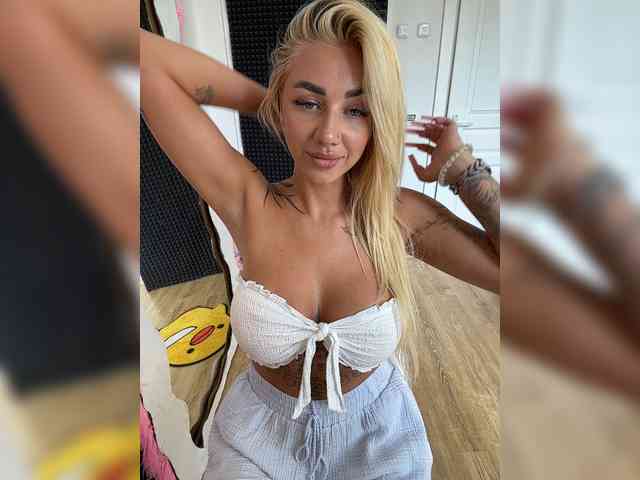 Model: -AmazingBlonde-