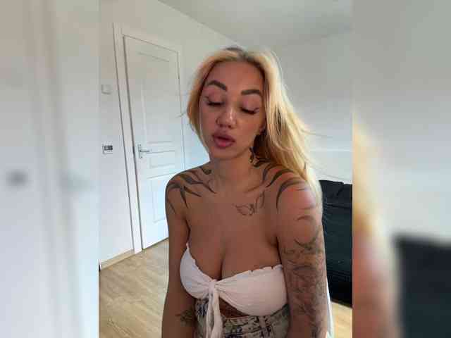 -AmazingBlonde- webcam