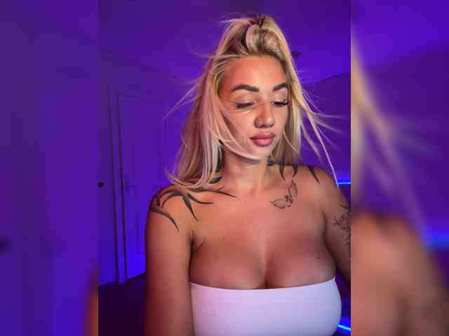 -AmazingBlonde-