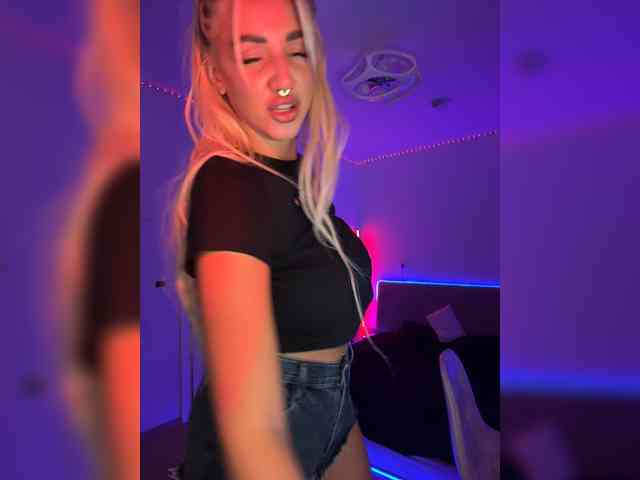 -AmazingBlonde- webcam