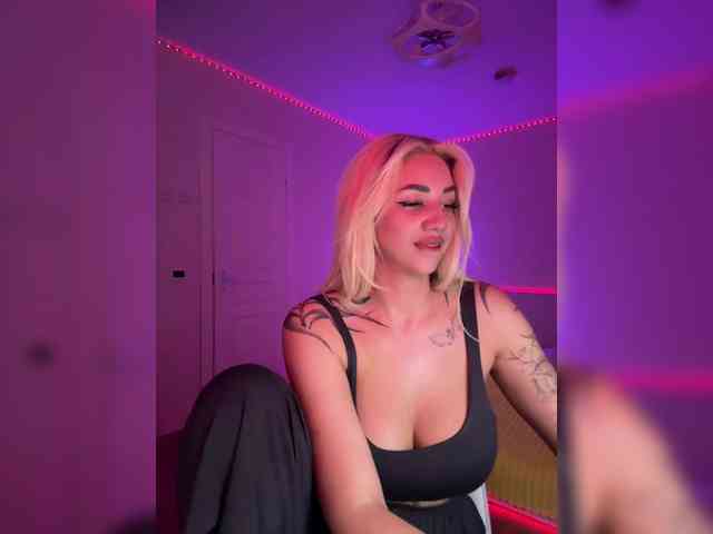 -AmazingBlonde- webcam