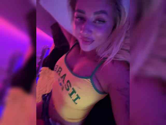 -AmazingBlonde-