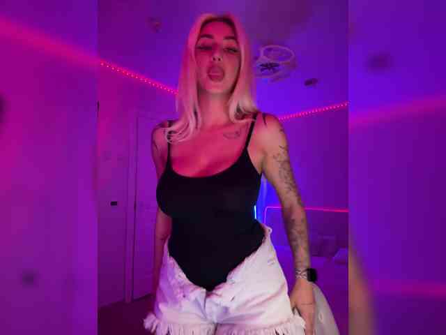 -AmazingBlonde- webcam