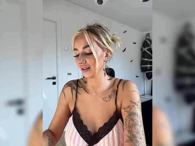 -AmazingBlonde-