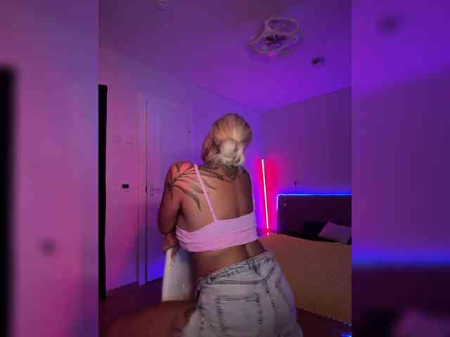 -AmazingBlonde- webcam