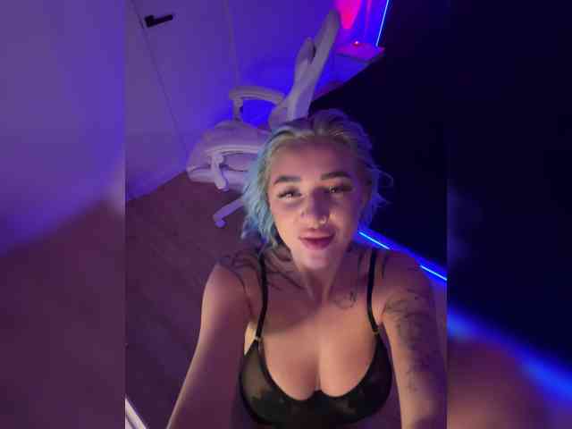 -AmazingBlonde- webcam