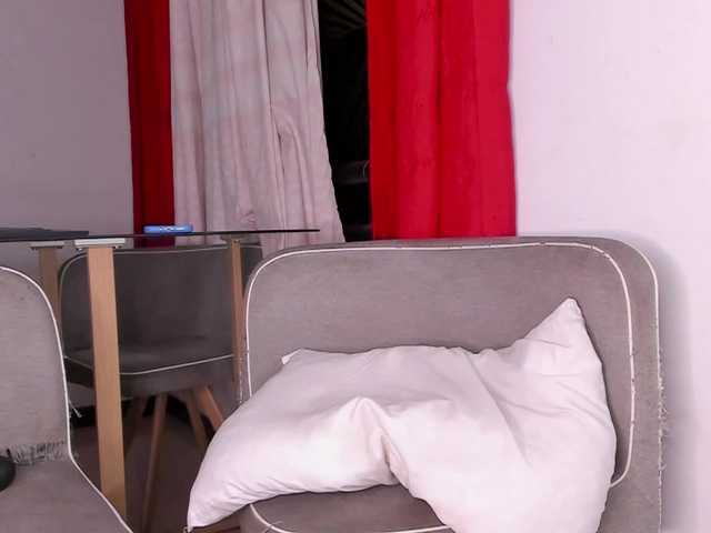 EmmyDream1 live cam on BongaCams