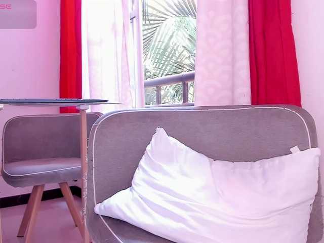 EmmyDream1 live cam on BongaCams