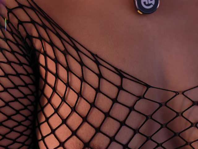 le modèle IvyEllis est en webcam porno dans un show sur le site bongacams, il possède les tags suivants: Latino/Hispanic,Brunette,Shaved