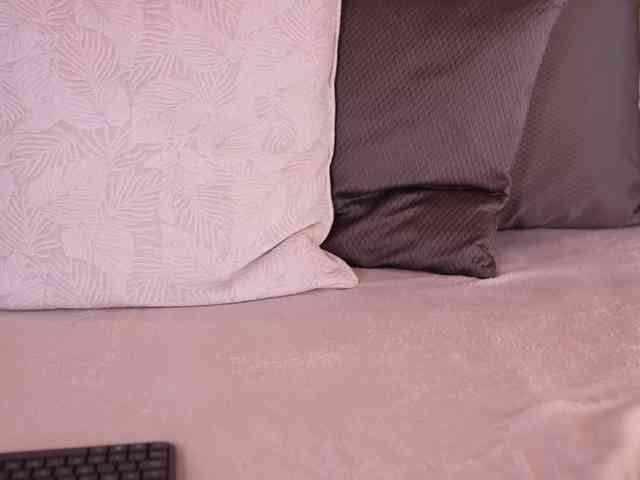 IvyEllis webcam