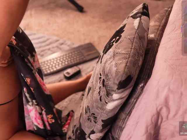 IvyEllis webcam