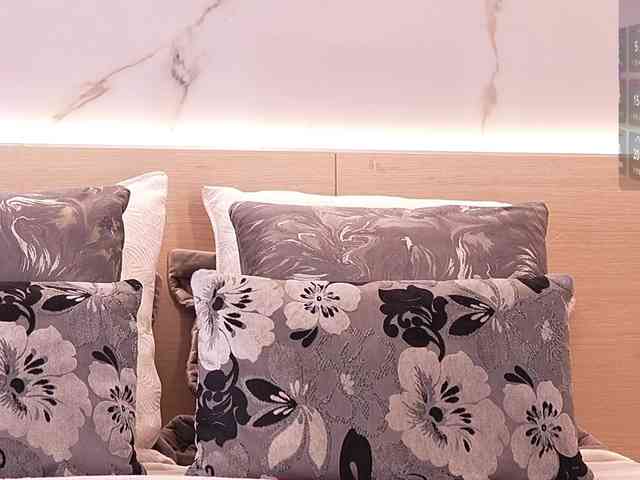 IvyEllis webcam