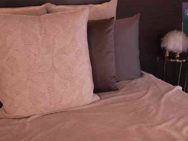 IvyEllis webcam