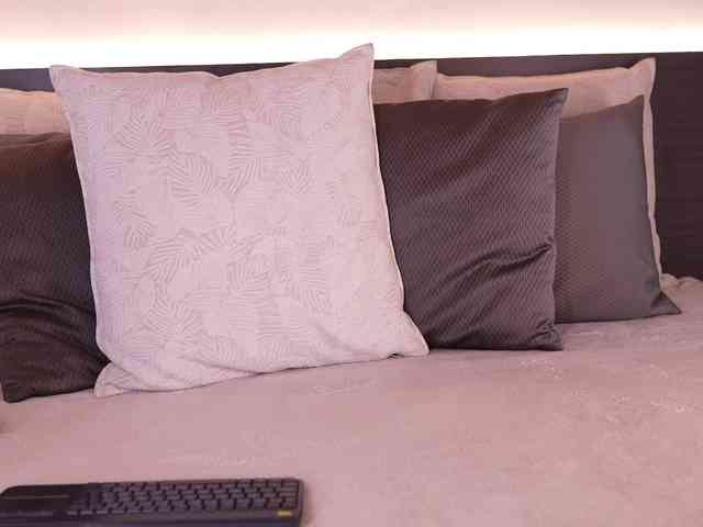 IvyEllis webcam
