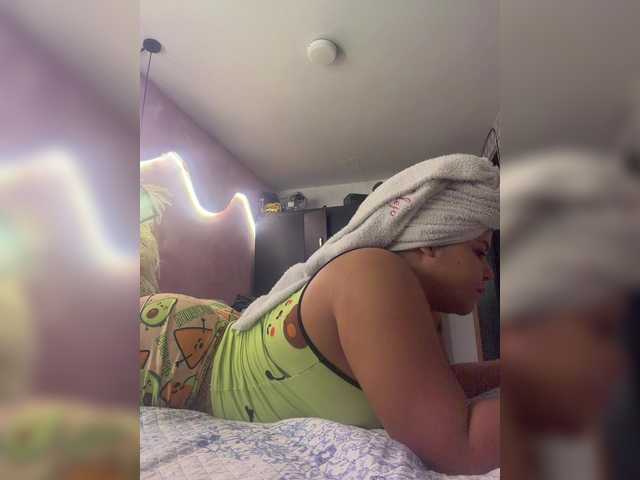 Sarah2Colliins live webcam show
