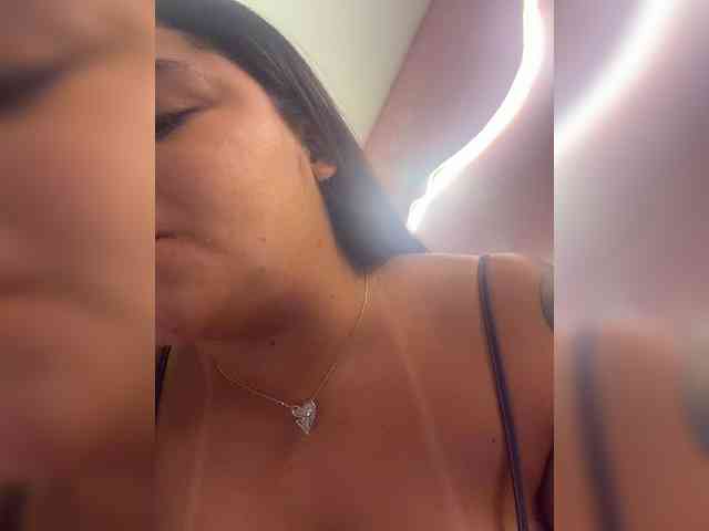 Sarah2Colliins webcam