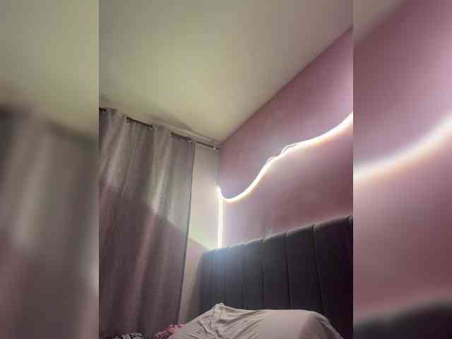 Sarah2Colliins webcam