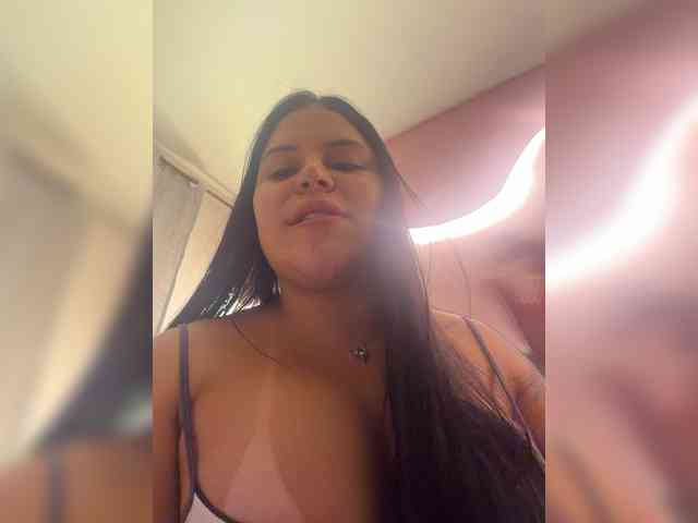 Sarah2Colliins webcam
