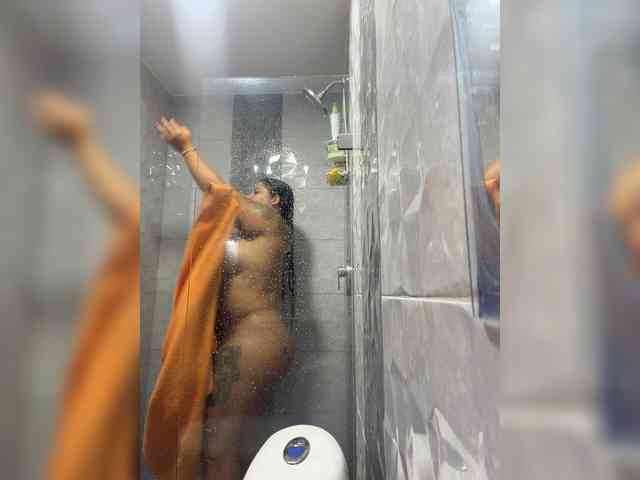 Sarah2Colliins webcam