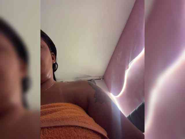 Sarah2Colliins webcam