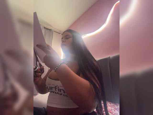 Sarah2Colliins webcam