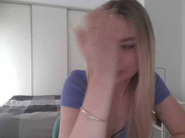 Blondie8853 live cam on BongaCams