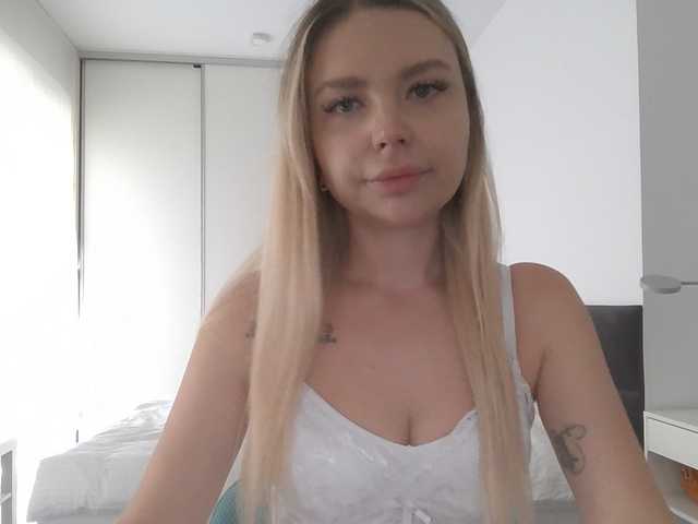 Blondie8853 live cam on BongaCams