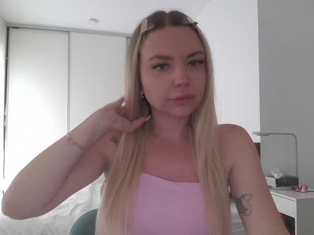 Blondie8853 live webcam show