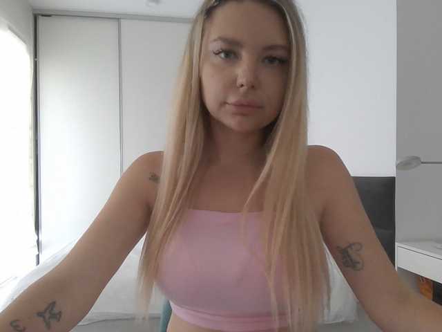 Blondie8853 live cam on BongaCams