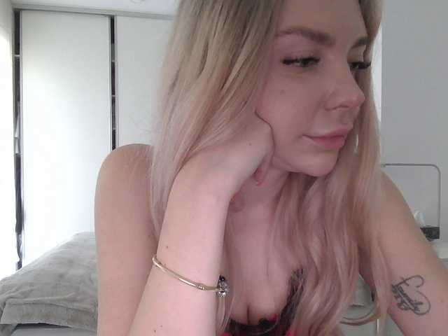 Blondie8853 live cam on BongaCams