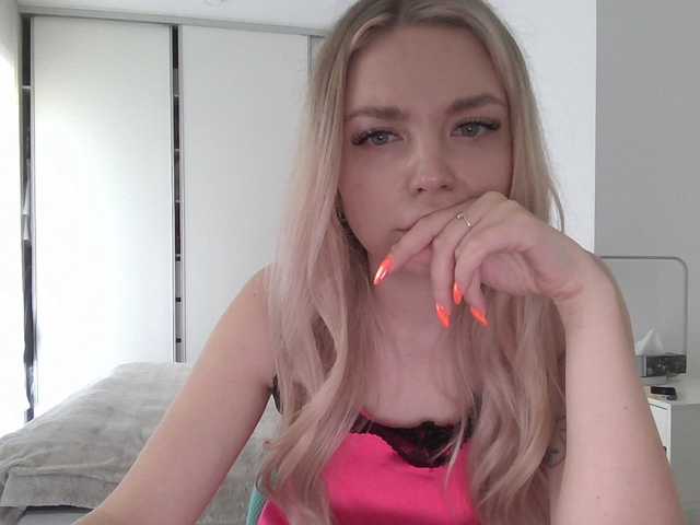 Blondie8853 live cam on BongaCams