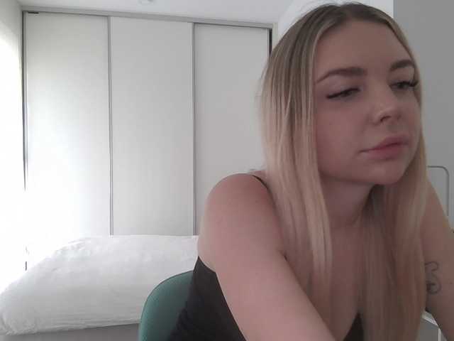 Blondie8853 live cam on BongaCams
