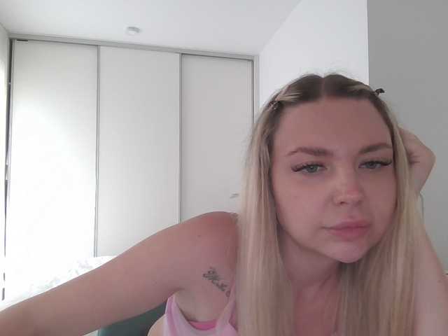 Blondie8853 live webcam show