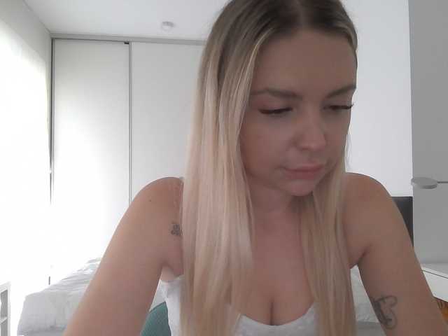 Blondie8853 live cam on BongaCams