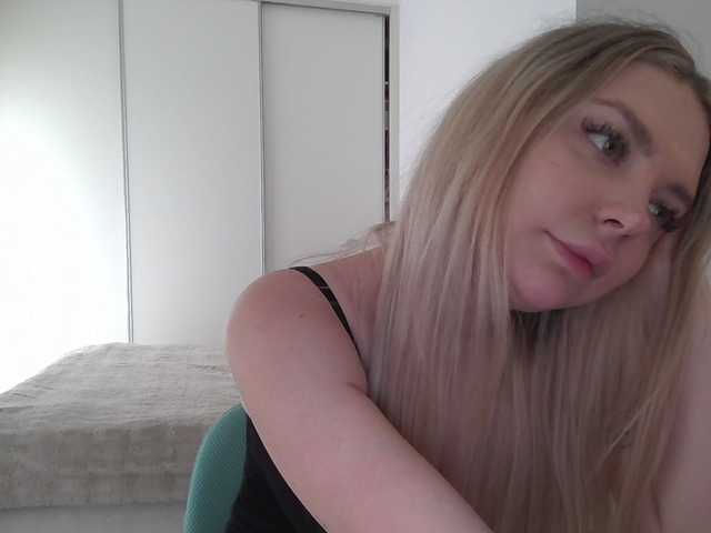 Blondie8853 Live Cam on BongaCams