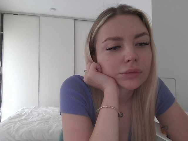 Blondie8853 live cam on BongaCams