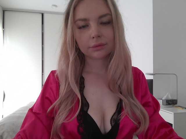Blondie8853 live cam on BongaCams